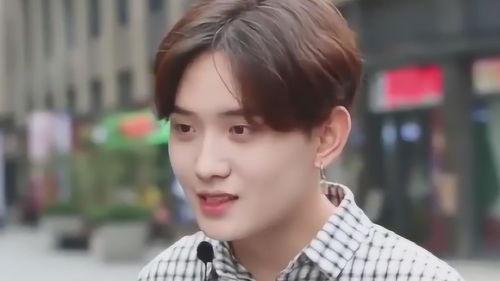 吃瓜遇到情侣视频,情侣视频引发吃瓜群众热议