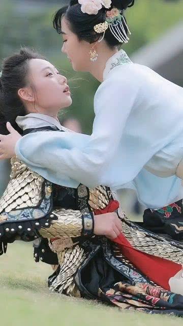 吃瓜群众小姐姐视频,揭秘吃瓜群众小姐姐的趣味视频瞬间