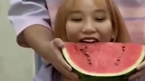 瓜女孩吃瓜,揭秘娱乐圈那些事儿